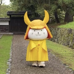 彦根城のひこにゃんとジャンゴ