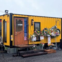 衝撃の味！コンテナハウスのマドラスカレー