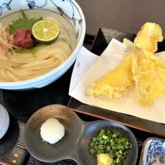 生醤油うどんの食べ方「大阪はがくれ」