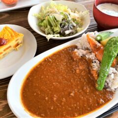 緑と空に囲まれた「ソラノネ食堂」