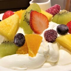 ビリオン珈琲の「天使のシャンティフルーツパンケーキ」