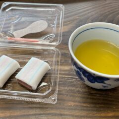 お多賀さん名物「糸切り餅」、天ぷらもあるよ！