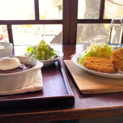 双子の姉妹が営むレトロカフェ「HAKO TE AKO」