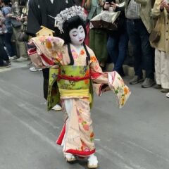 子ども役者の決めポーズ！長浜曳山祭「夕渡り」
