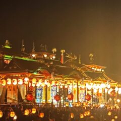 夕暮れとともに祭りはクライマックス！「長浜曳山祭り」