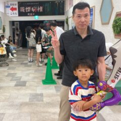 ビバシティの「お化け屋敷」で、余裕のVサイン？(◎_◎;)