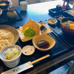 細くて透明感のある十割そば！「手打ちそば処 みな方」