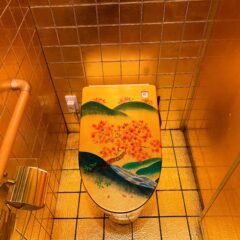 店内もトイレも全部、金ピカ！「串かつ玉家」