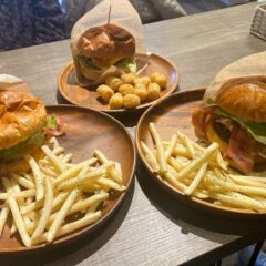 母娘で営む小さなバーガー喫茶「CONSCO」