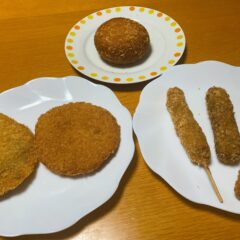 お肉屋さんの揚げたてコロッケとカレーパン！「鳥宗亭」