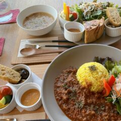 満開の桜を眺めながらヘルシーランチ！「未来食堂」