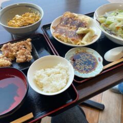 モンデクールのグリーンテラス「秋元の餃子」と「かごや」