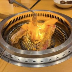 お肉を美味しく焼く方法！「焼肉きんぐ」の「焼肉ポリス」