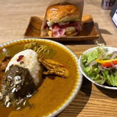 絶品カレーとハンバーガー！「HIKONE DINING ジャンゴ」
