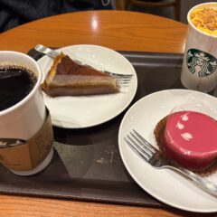 スタバの新作！「シュークリームラテ」＆「ルビーチョコケーキ」