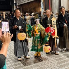 子ども役者が見栄を切る！長浜曳山まつり「夕渡り」