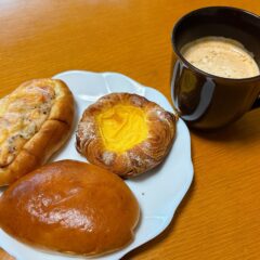 「ジョーヌブランのクリームパン」＆「９月限定うどん」