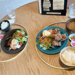 緑に囲まれた倉庫カフェで至福のランチ！「チャコキッチン」